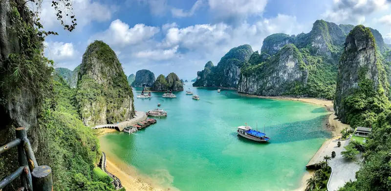 Limestone islands and turquoise water in Ha Long Bay
